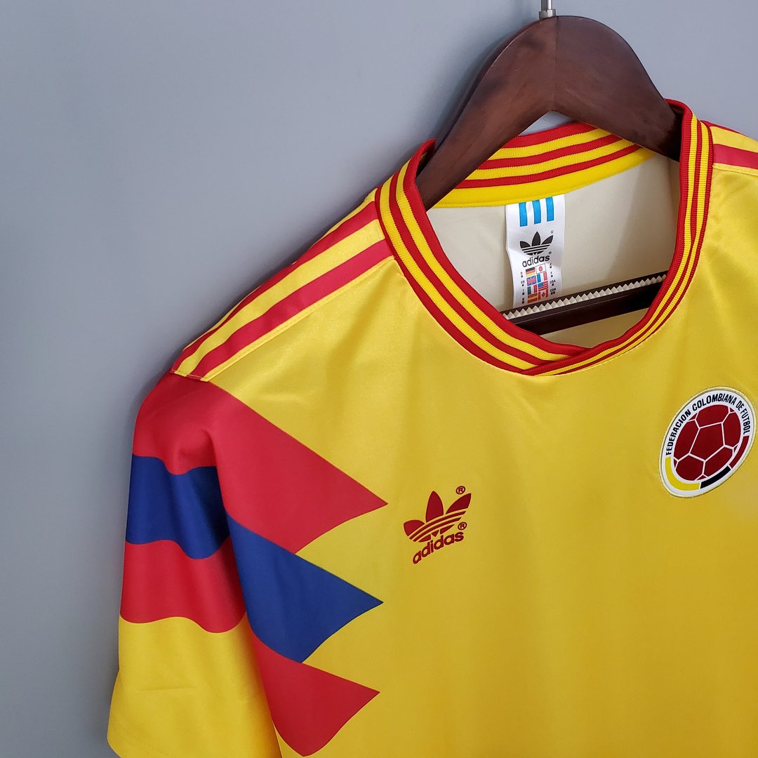 COLOMBIA 1990 HOME